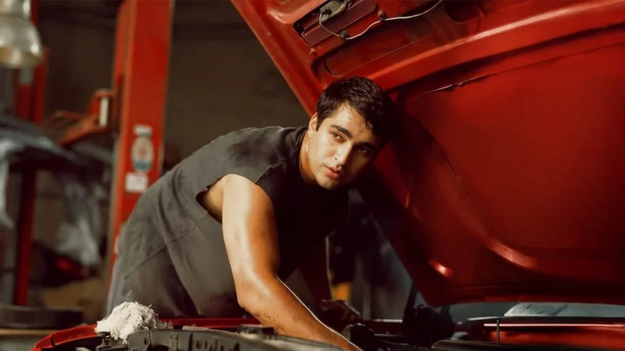 فيلم Metruk Adam 2025 مترجم